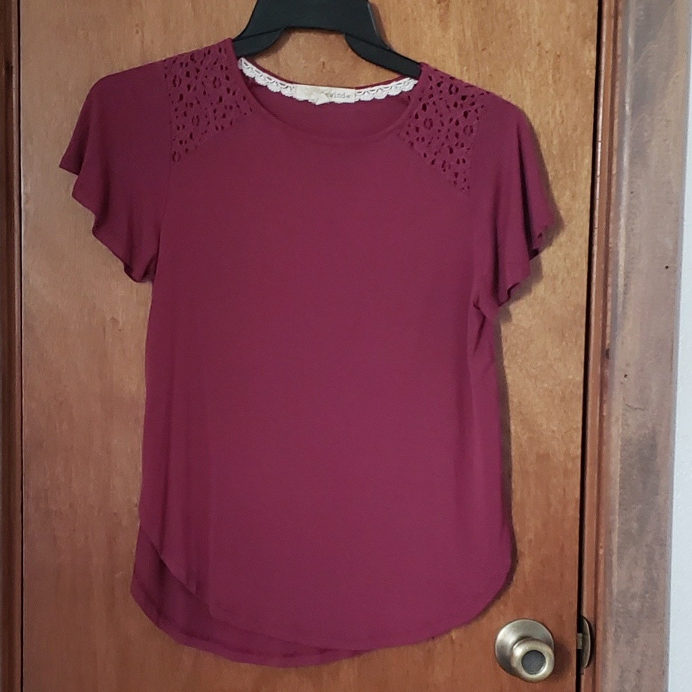 Burgandy short sleeve shirt with lace accents